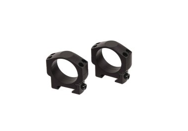 Beyaz arka planda izole edilmiş bir tüfeğin dürbünü için yapılmış hızlı bir bağlantı kopması. Keskin nişancı Dürbünü Hızlıca Bırak 