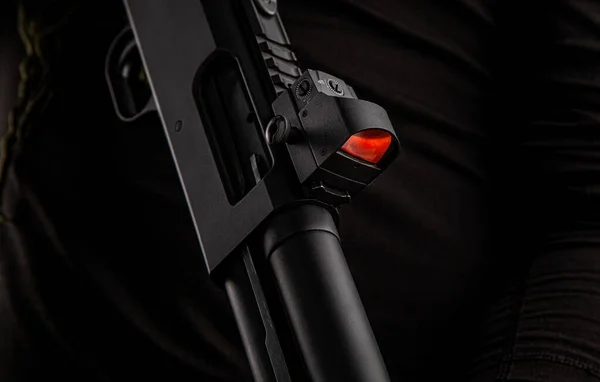 Detailní Záběr Moderního Reflexu Namontovaného Brokovnici Zaměřovací Zařízení Pro Střelbu — Stock fotografie