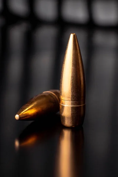 Fekete Háttérrel Izolált Golyó Reflexióval Lövedékek Közelről Fekete Háton — Stock Fotó