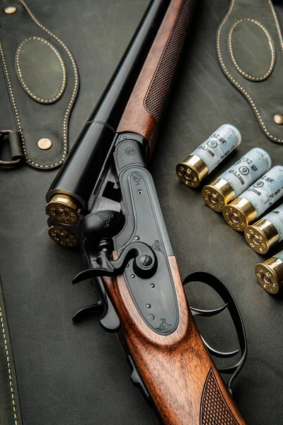 Classic Trigger Double Barreled Hunting Rifle Green Background Smooth Bore — Stock Photo, Image