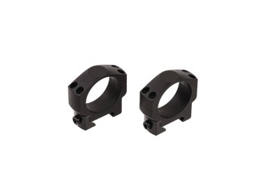 Beyaz arka planda izole edilmiş bir tüfeğin dürbünü için yapılmış hızlı bir bağlantı kopması. Keskin nişancı Dürbünü Hızlıca Bırak.