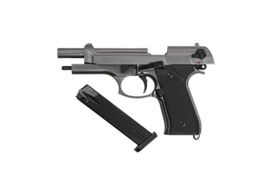 Modern yarı otomatik tabanca. Nefsi müdafaa için kısa namlulu bir silah. Polisi, özel kuvvetleri ve orduyu silahlandırmak. Beyaz arkaplanda izole et.