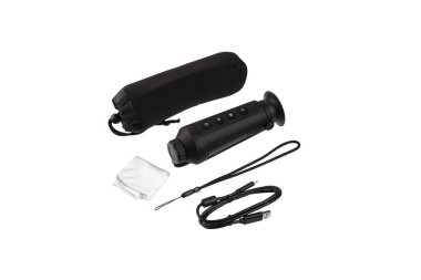 Modern monoküler termal görüntüleyici beyaz bir arka plan üzerinde izole. Termal radyasyonu sabitlemek için bir cihaz.