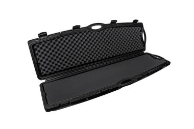 İçinde köpük olan siyah plastik bir çanta. Silah dosyası beyaz arkaplanda izole edildi.