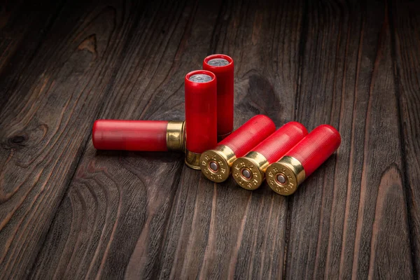 Cartuchos Espingarda Uma Mesa Madeira Marrom Munições Para Armas Calibre — Fotografia de Stock