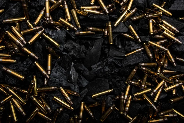 연기가 오르는 무기의 전쟁의 어두운 — 스톡 사진