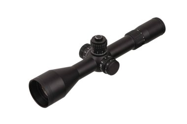 Beyaz arka planda modern bir keskin nişancı dürbünü. Uzun mesafelerde nişan almak ve ateş etmek için optik aygıt.