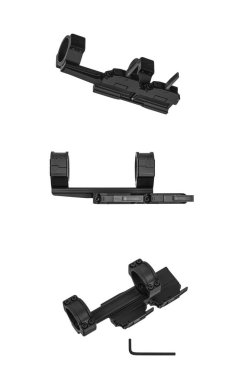 Beyaz arka planda izole edilmiş bir tüfeğin dürbünü için yapılmış hızlı bir bağlantı kopması. Keskin nişancı Dürbünü Hızlıca Bırak.