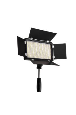 Fotoğraf ve video lambası beyaz arkaplanda izole edildi. Işık akışı oluşumu için özel panjurlu LED lamba. Fotoğraf ve video aydınlatma armatürü.