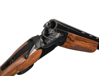 Beyaz arka planda çift namlulu silah avlamak. Çifte av tüfeği beyaz sırtında..