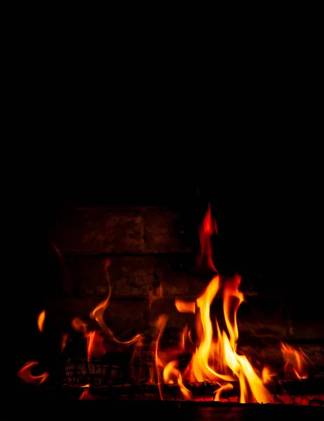 Fuego Sobre Fondo Negro Llamas Chispas Rojas Naranjas Amarillas Sobre — Foto de Stock