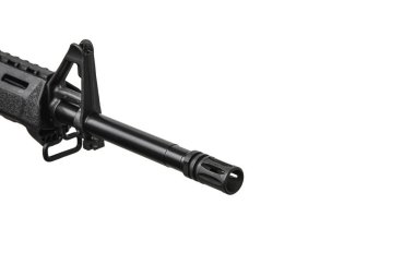 Modern otomatik tüfek beyaz arka planda izole edilmiş. Polis, özel kuvvetler ve ordu için silahlar. Mekanik görüşlü otomatik karabina. Beyaz sırtlı saldırı tüfeği..