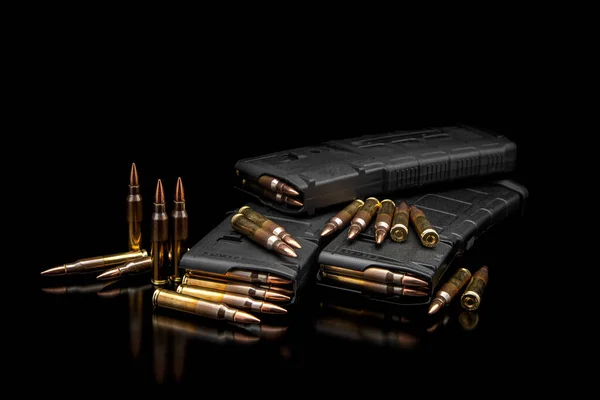 Kugel Isoliert Auf Schwarzem Hintergrund Mit Reflexion Gewehrkugeln Großaufnahme Auf — Stockfoto