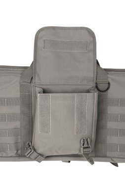 Fazladan cepleri olan bej bir silah çantası. Silah depolama ve taşıma için çanta. Beyaz arkaplanda izole et.