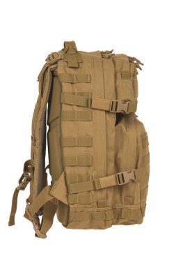 Fermuarlı ve ekstra cepli modern taktik sırt çantası. Büyük, güvenli bir çanta. Beyaz arkaplanda izole et.