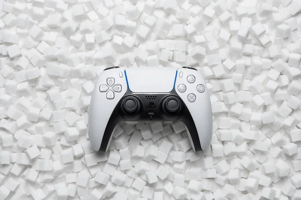 Maio 2022 Odessa Ucrânia Branco Novo Playstation Dualsense Gamepad Fundo — Fotografia de Stock