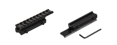 Beyaz arka planda izole edilmiş bir tüfeğin dürbünü için yapılmış hızlı bir bağlantı kopması. Keskin nişancı Dürbünü Hızlıca Bırak.