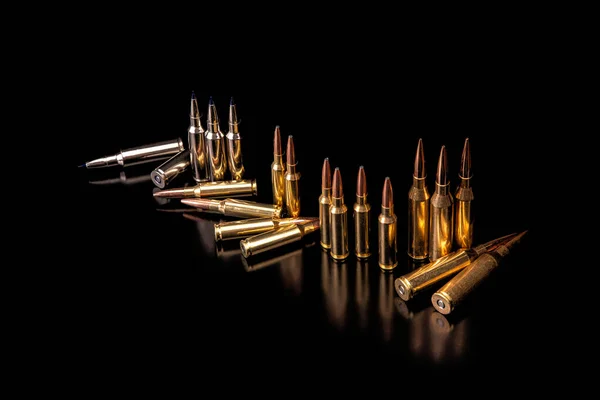 Kugel Isoliert Auf Schwarzem Hintergrund Mit Reflexion Gewehrkugeln Großaufnahme Auf — Stockfoto