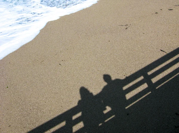 Ombre de couple sur la plage — Photo