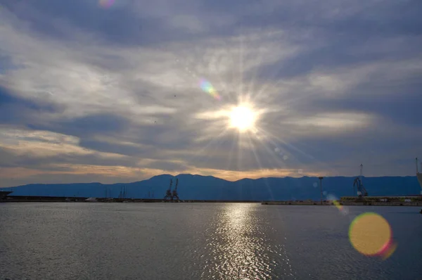 Sonnenuntergang Über Dem Meer Hafen Von Rijeka Und Zwei Beliebte — Stockfoto