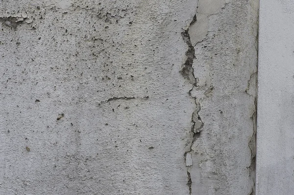 Mur endommagé avec fissures et saleté — Photo