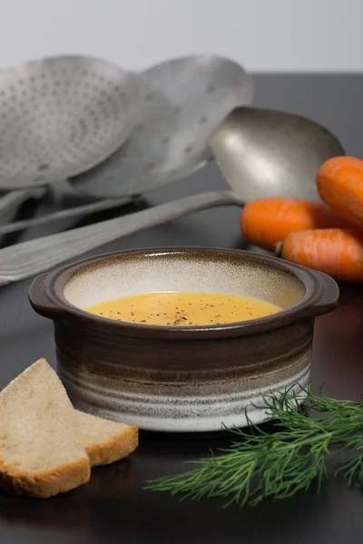 ビーガンのニンジンとジャガイモのスープ — ストック写真