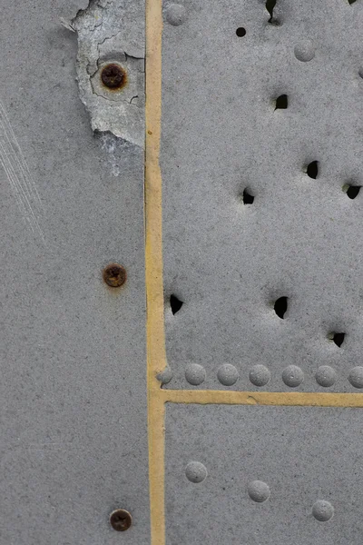 穴と金属のバック グラウンド テクスチャの破損 — ストック写真