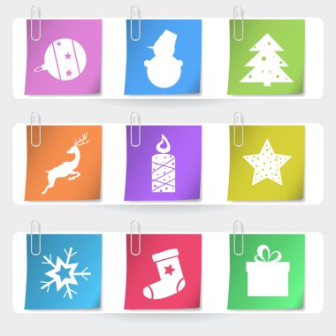 Renkli Noel kartları zımbalanmış