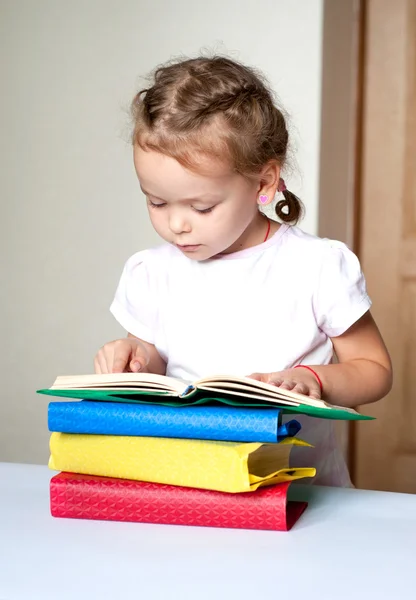 Cute little girl reading book — Stock Photo, Image