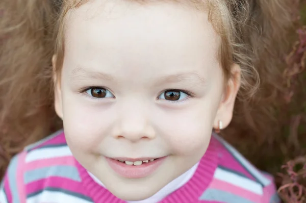 Portrait of little girl outdoors — Stock Photo, Image