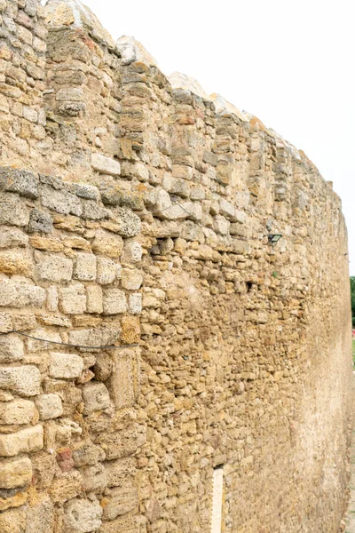 Muro Fortaleza Está Hecho Piedra Natural Antigua Piedra Caliza Fondo — Foto de Stock