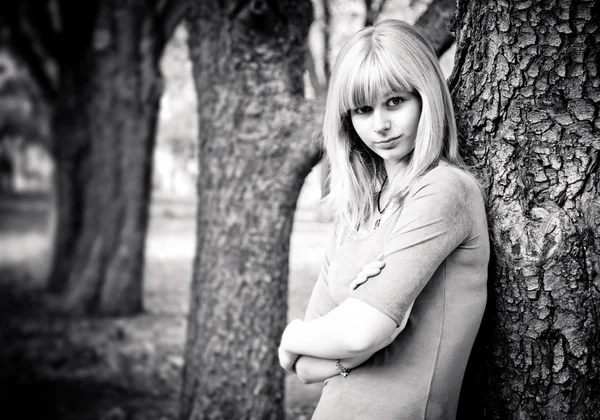 Retrato de otoño en blanco y negro — Foto de Stock