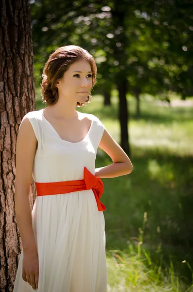 Chica en el bosque — Foto de Stock