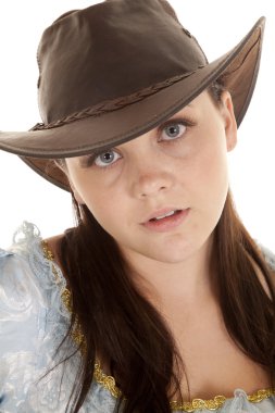 kadın şapka bakmak yoğun gözleri mavi