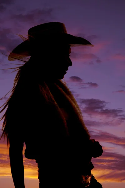 Kvinna vind cowgirl sunset — Stockfoto