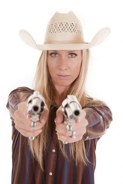 Cowgirl aponta duas pistolas — Fotografia de Stock