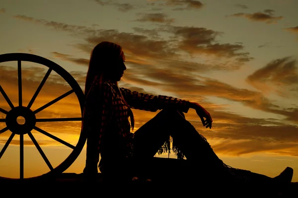 Femme cowgirl wagon silhouette — Photo