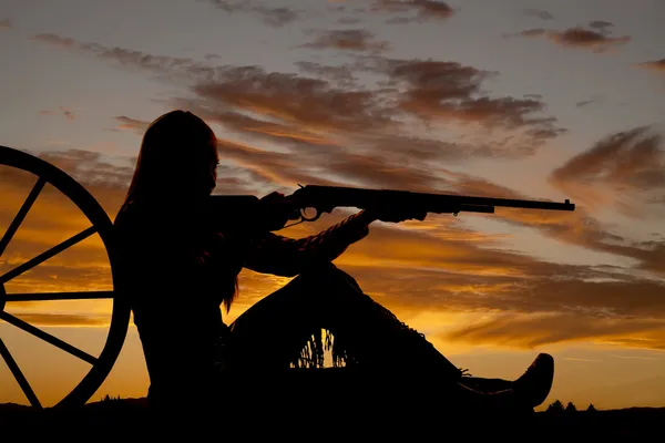 Vrouw pistool wagen silhouet — Stockfoto