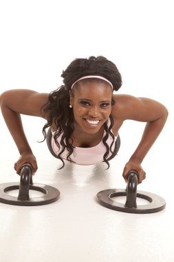 Kadın pembe top pushup bakan