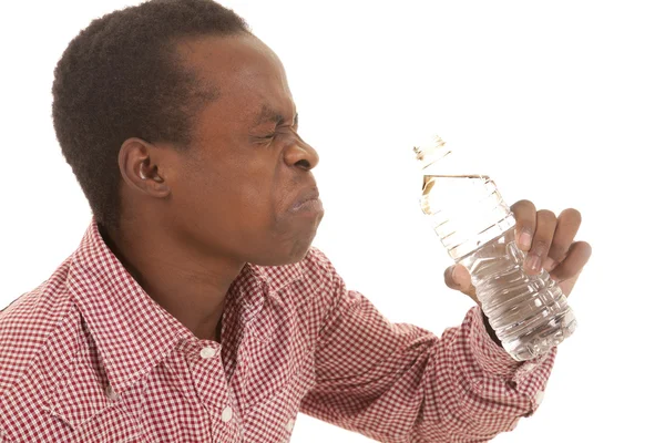 Man rode shirt niet zoals water — Stockfoto