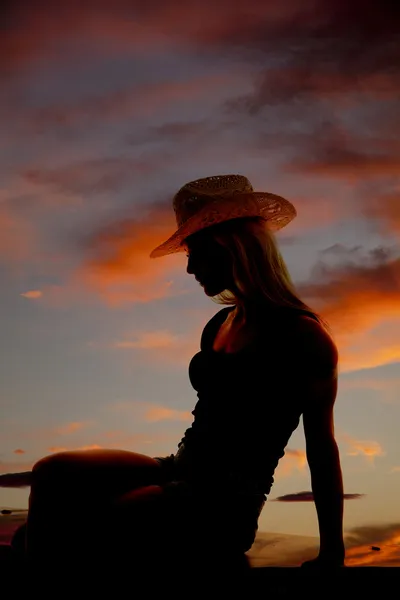 Cowgirl sedersi silhouette — Foto Stock