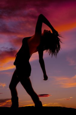 kadın bir eğilimi arka taraftan baş silüeti