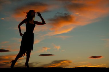 kadın silueti el baş tarafından