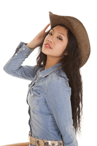 Asiático mujer denim vestido sombrero buscando — Foto de Stock