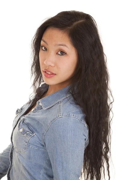 Asyalı kadını denim üst arıyorsunuz — Stok fotoğraf
