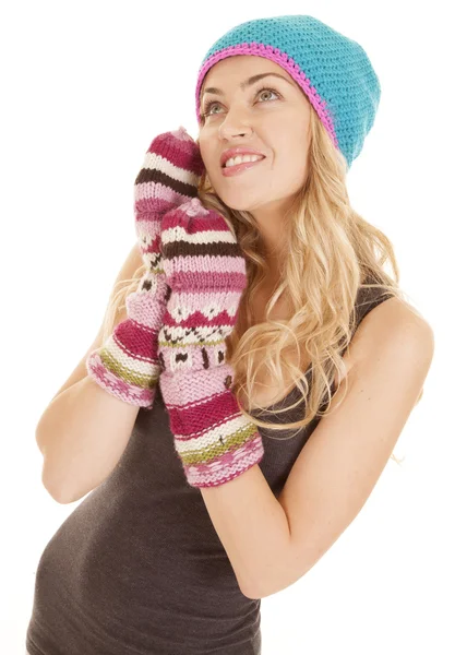 Rękawice kapelusz kobieta patrzeć — Zdjęcie stockowe