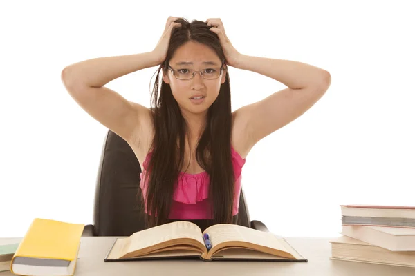 Mujer libros manos arriba frustrado — Foto de Stock