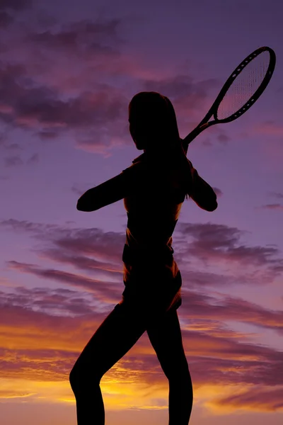 Silueta mujer tenis raqueta detrás de la puesta del sol — Foto de Stock