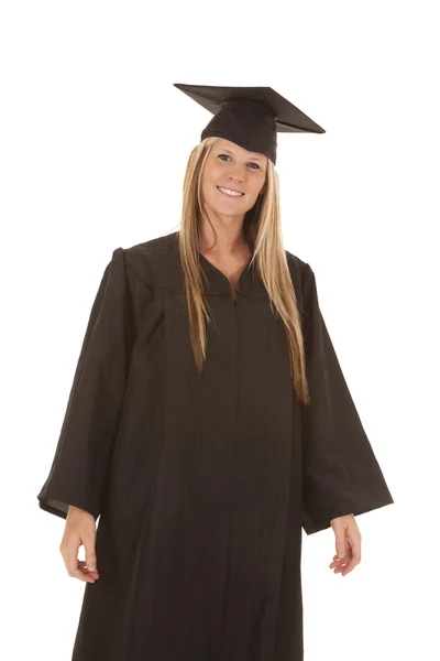 Kvinna graduate stå leende — Stockfoto