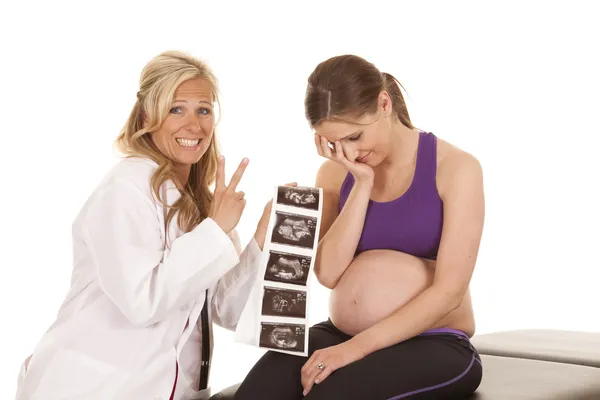 Doctor pregnant woman ultrasound twins — Stock Photo, Image